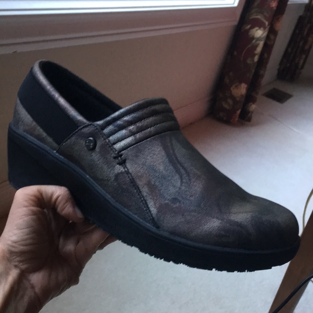 Infinity by Cherokee shoes, size 9 , new!